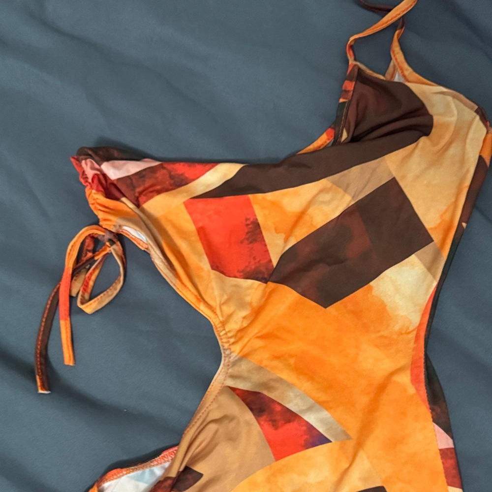 PrettyLittleThing Orange Asymmetrical Dress - Picture 4 of 7